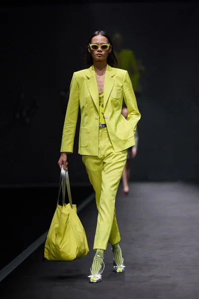 Look 11